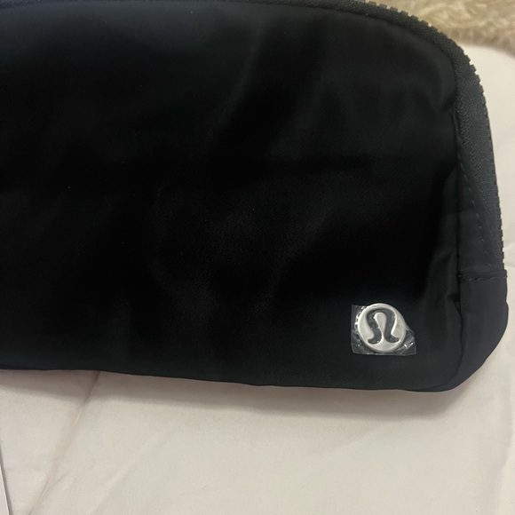 Lululemon belt bag - Picture 3 of 6